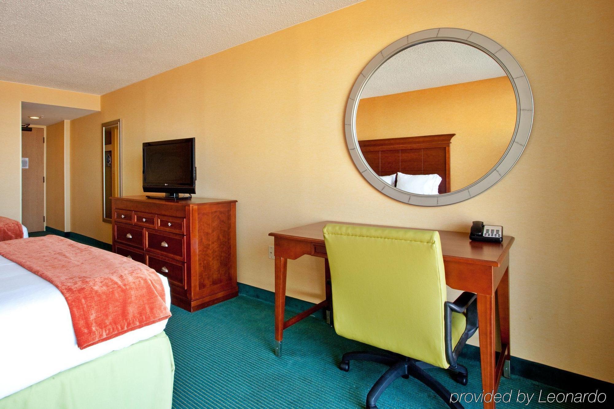 Holiday Inn Express Hotel & Suites Virginia Beach Oceanfront, An Ihg Hotel Habitación foto